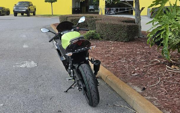2026 Kawasaki Ninja 500 ABS Metallic Yellowish GreenEbony