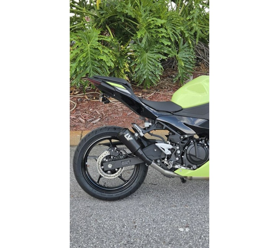 2026 Kawasaki Ninja 500 ABS Metallic Yellowish GreenEbony