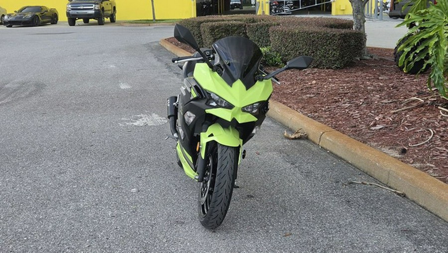 2026 Kawasaki Ninja 500 ABS Metallic Yellowish GreenEbony