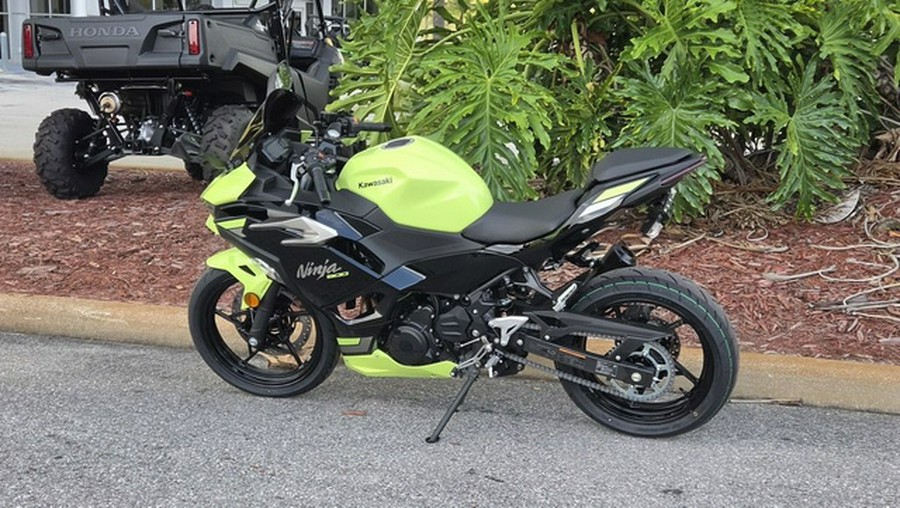 2026 Kawasaki Ninja 500 ABS Metallic Yellowish GreenEbony