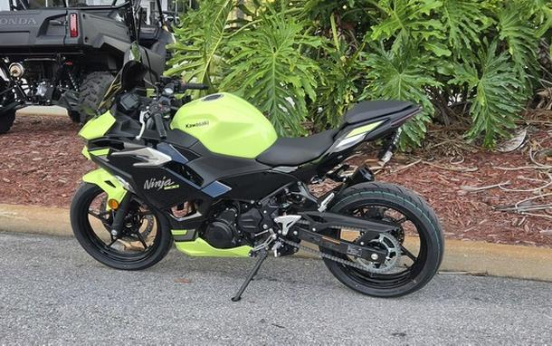 2026 Kawasaki Ninja 500 ABS Metallic Yellowish GreenEbony