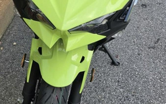 2026 Kawasaki Ninja 500 ABS Metallic Yellowish GreenEbony