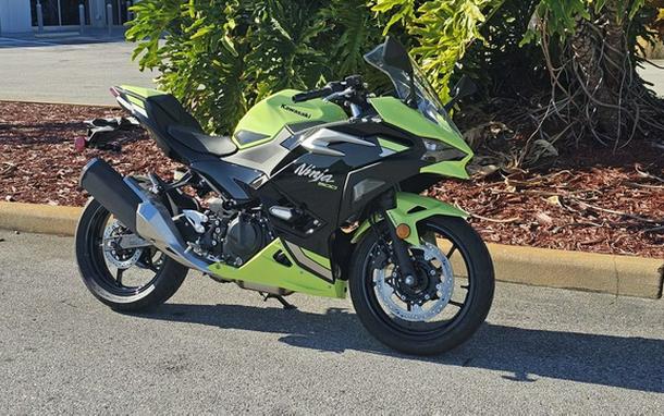 2026 Kawasaki Ninja 500 ABS Metallic Yellowish GreenEbony