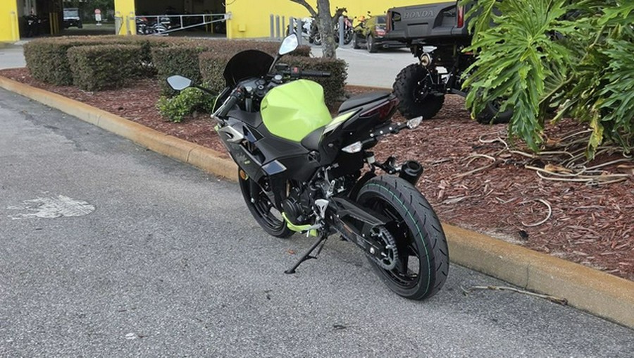 2026 Kawasaki Ninja 500 ABS Metallic Yellowish GreenEbony