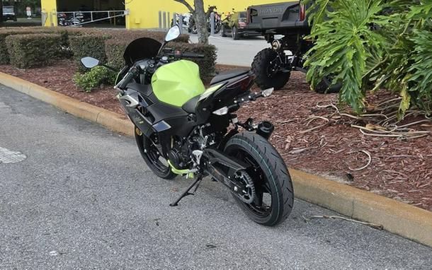 2026 Kawasaki Ninja 500 ABS Metallic Yellowish GreenEbony