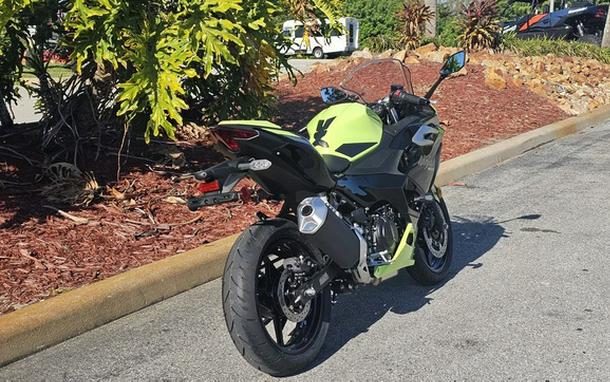 2026 Kawasaki Ninja 500 ABS Metallic Yellowish GreenEbony