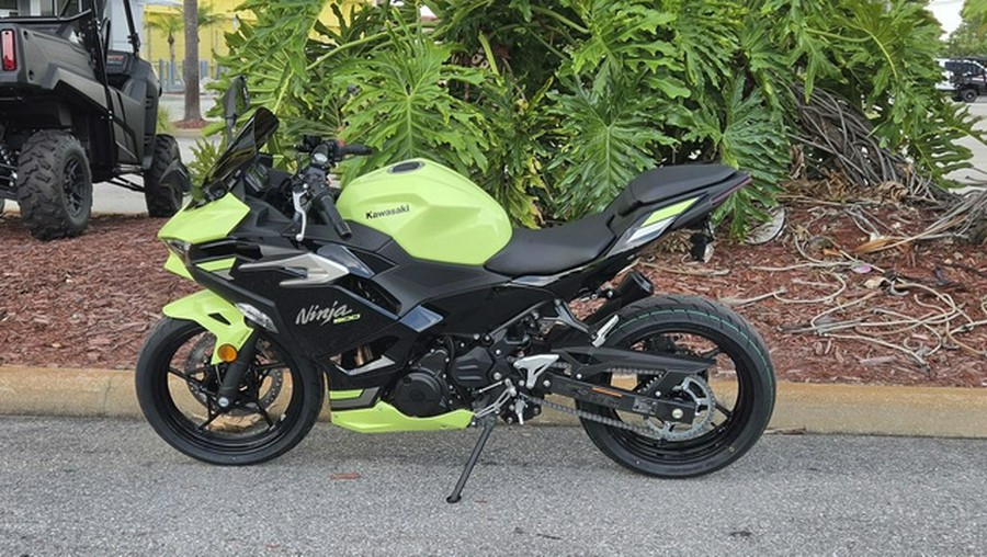 2026 Kawasaki Ninja 500 ABS Metallic Yellowish GreenEbony