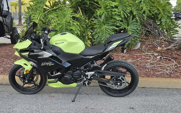 2026 Kawasaki Ninja 500 ABS Metallic Yellowish GreenEbony