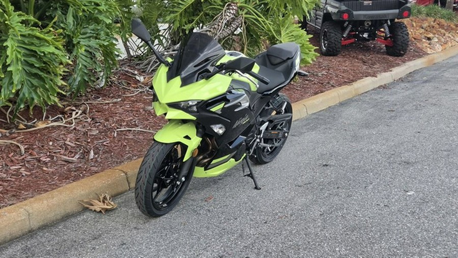 2026 Kawasaki Ninja 500 ABS Metallic Yellowish GreenEbony