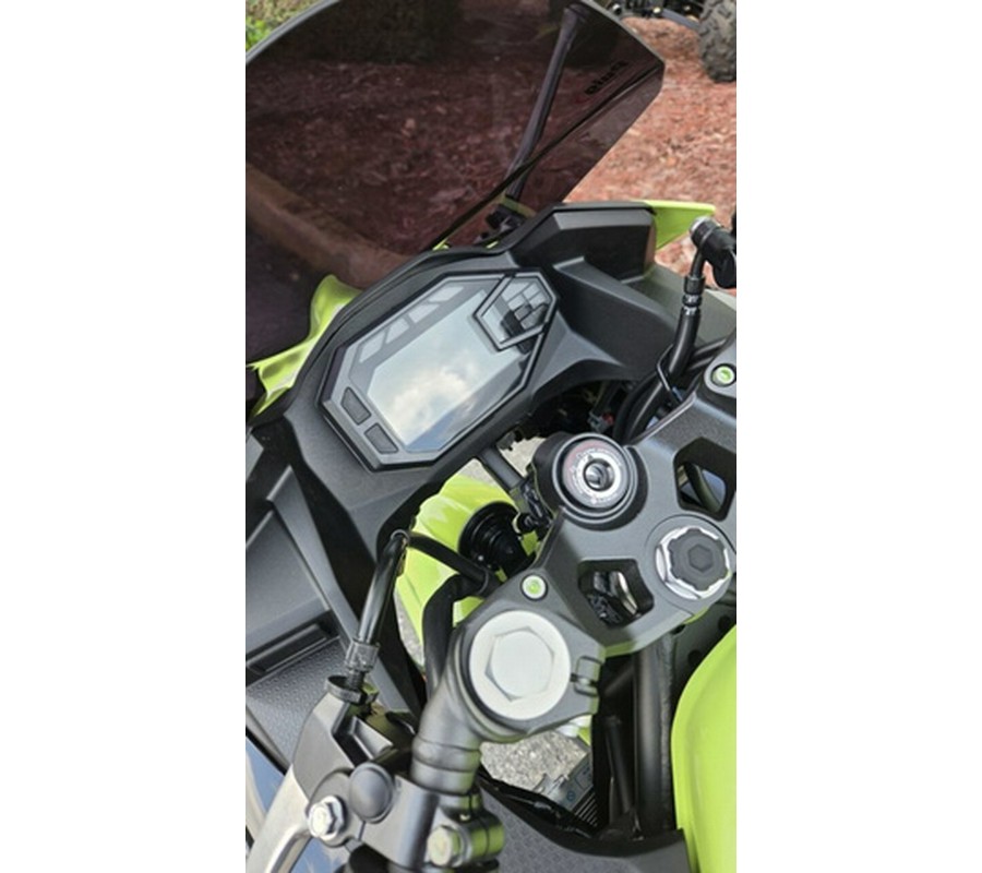 2026 Kawasaki Ninja 500 ABS Metallic Yellowish GreenEbony