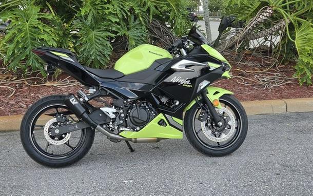 2026 Kawasaki Ninja 500 ABS Metallic Yellowish GreenEbony