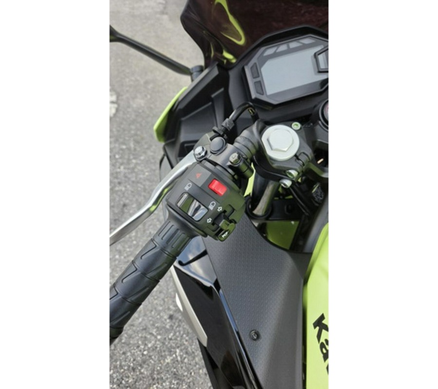 2026 Kawasaki Ninja 500 ABS Metallic Yellowish GreenEbony