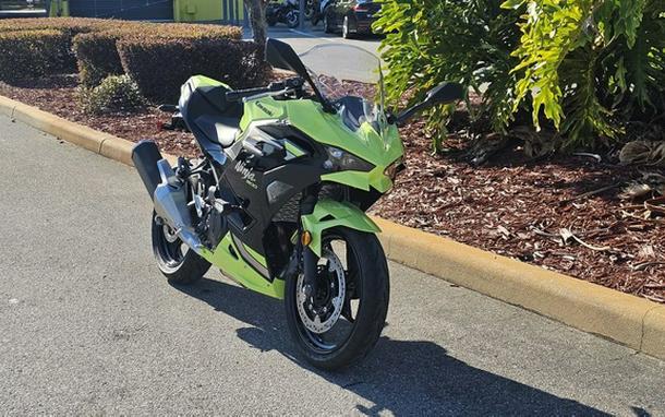 2026 Kawasaki Ninja 500 ABS Metallic Yellowish GreenEbony