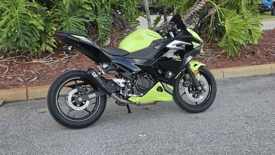 2026 Kawasaki Ninja 500 ABS Metallic Yellowish GreenEbony
