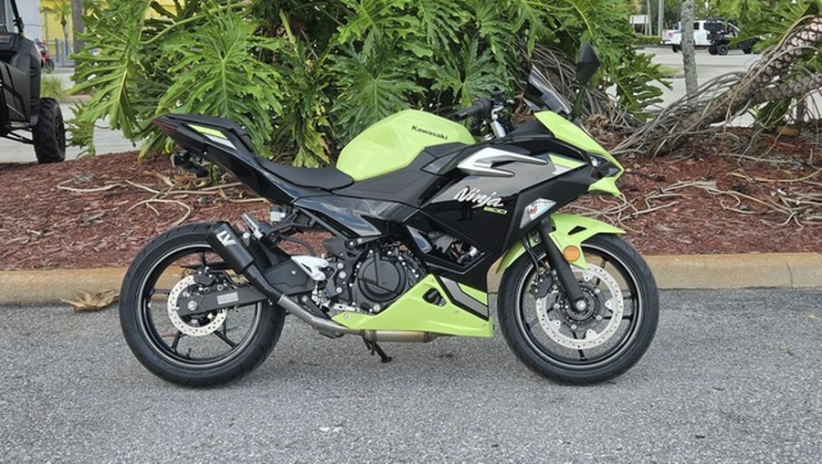2026 Kawasaki Ninja 500 ABS Metallic Yellowish GreenEbony