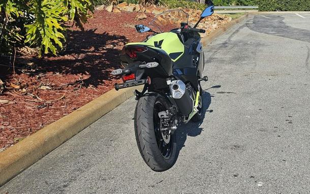 2026 Kawasaki Ninja 500 ABS Metallic Yellowish GreenEbony