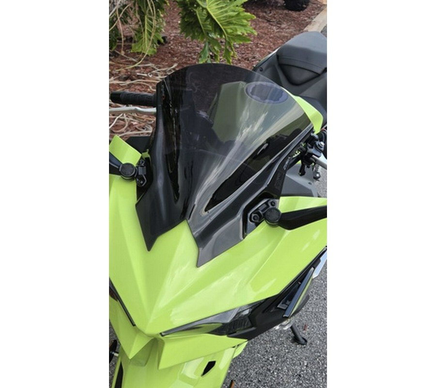 2026 Kawasaki Ninja 500 ABS Metallic Yellowish GreenEbony
