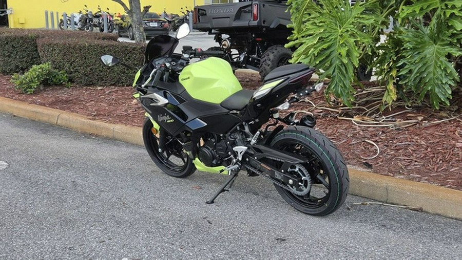 2026 Kawasaki Ninja 500 ABS Metallic Yellowish GreenEbony