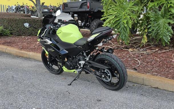 2026 Kawasaki Ninja 500 ABS Metallic Yellowish GreenEbony