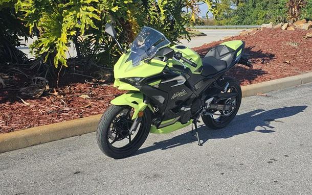 2026 Kawasaki Ninja 500 ABS Metallic Yellowish GreenEbony