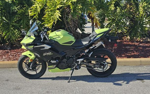 2026 Kawasaki Ninja 500 ABS Metallic Yellowish GreenEbony