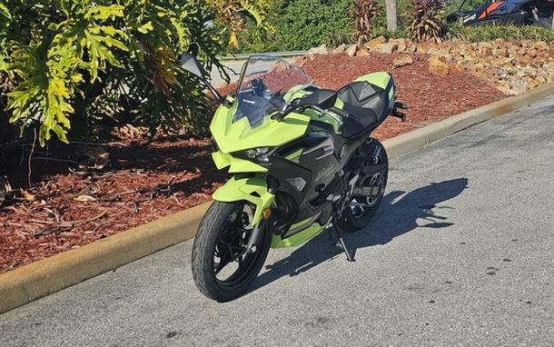 2026 Kawasaki Ninja 500 ABS Metallic Yellowish GreenEbony