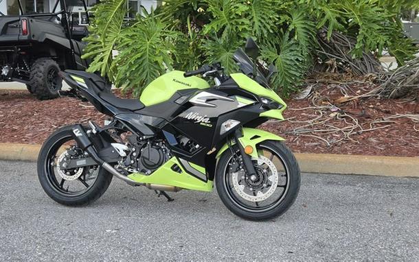 2026 Kawasaki Ninja 500 ABS Metallic Yellowish GreenEbony