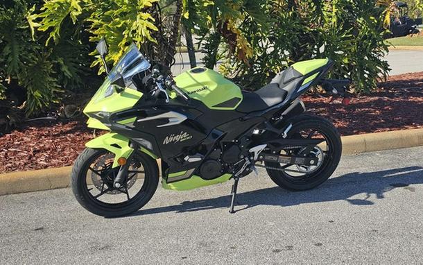 2026 Kawasaki Ninja 500 ABS Metallic Yellowish GreenEbony