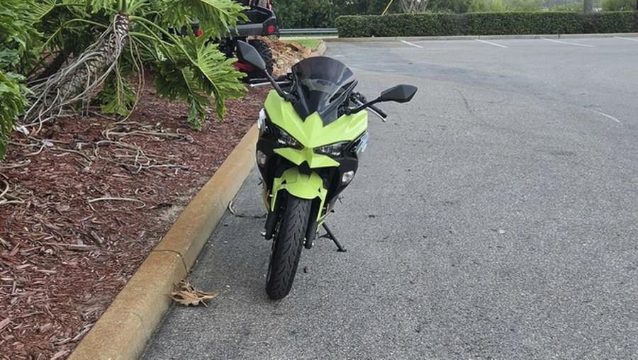 2026 Kawasaki Ninja 500 ABS Metallic Yellowish GreenEbony