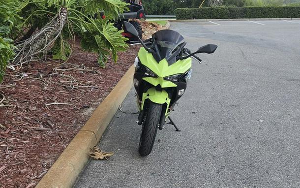 2026 Kawasaki Ninja 500 ABS Metallic Yellowish GreenEbony