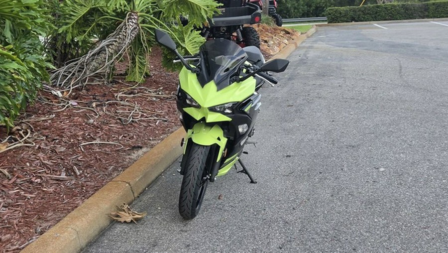 2026 Kawasaki Ninja 500 ABS Metallic Yellowish GreenEbony