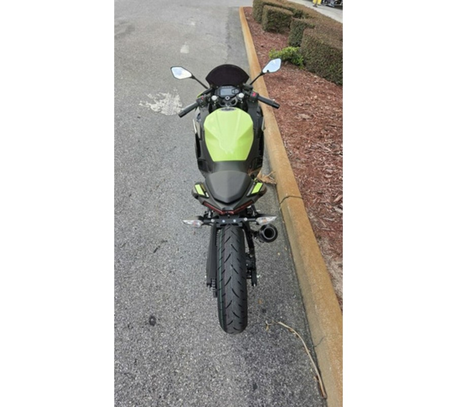 2026 Kawasaki Ninja 500 ABS Metallic Yellowish GreenEbony