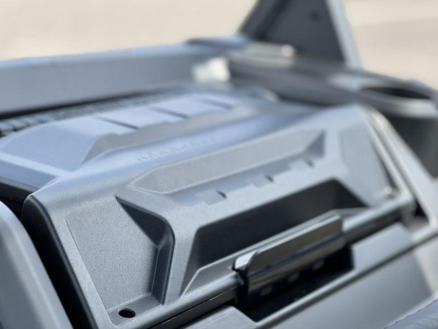 2025 Can-Am® Defender XT HD9