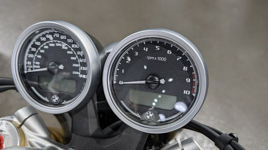 2021 BMW R nineT Pure 719 Black Storm Metallic/Racing Red