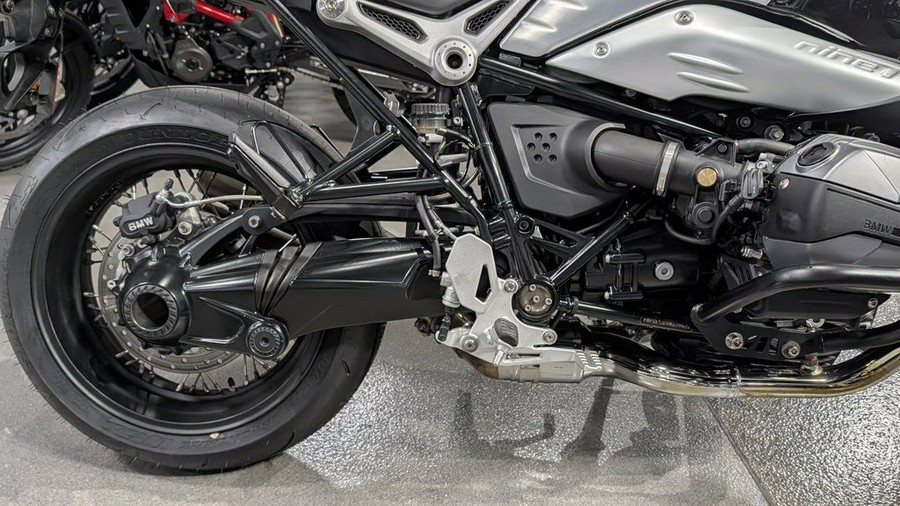 2021 BMW R nineT Pure 719 Black Storm Metallic/Racing Red