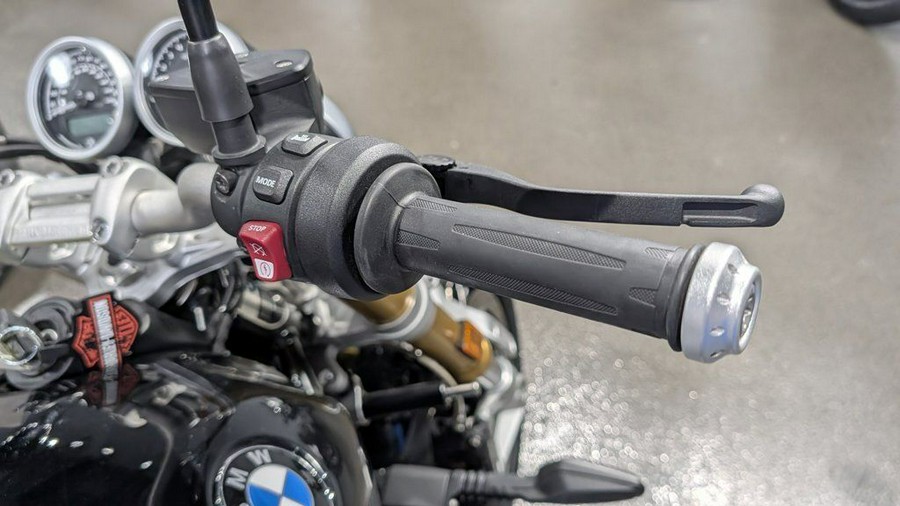 2021 BMW R nineT Pure 719 Black Storm Metallic/Racing Red