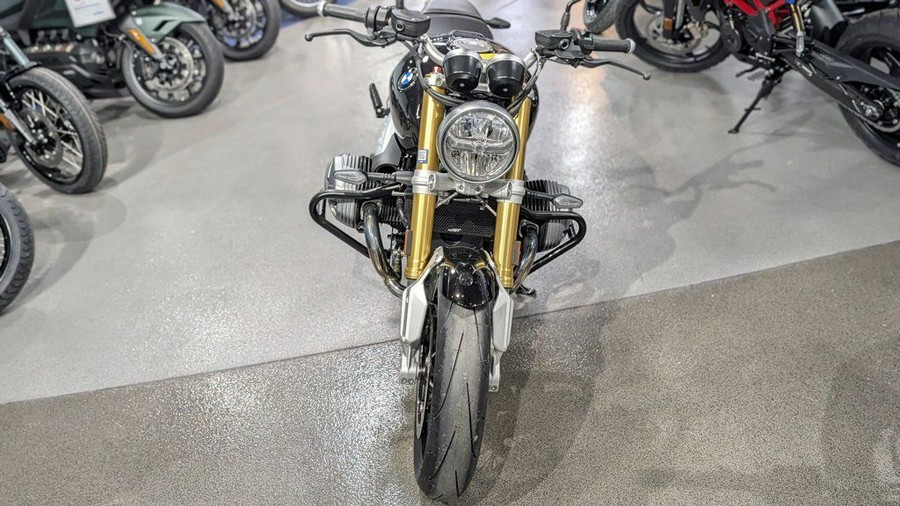2021 BMW R nineT Pure 719 Black Storm Metallic/Racing Red