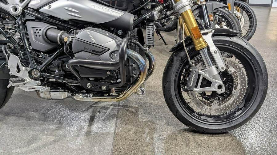 2021 BMW R nineT Pure 719 Black Storm Metallic/Racing Red