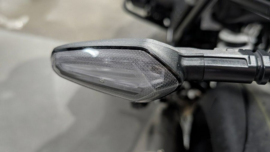 2021 BMW R nineT Pure 719 Black Storm Metallic/Racing Red