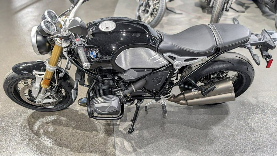 2021 BMW R nineT Pure 719 Black Storm Metallic/Racing Red