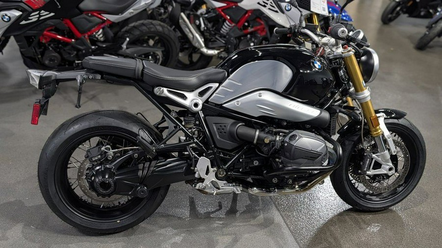 2021 BMW R nineT Pure 719 Black Storm Metallic/Racing Red
