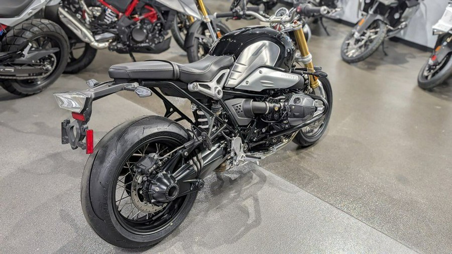 2021 BMW R nineT Pure 719 Black Storm Metallic/Racing Red