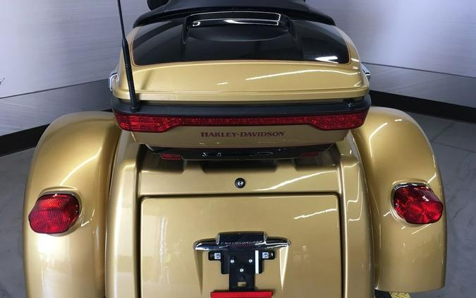 2017 Harley-Davidson® FLHTCUTG - Tri Glide® Ultra