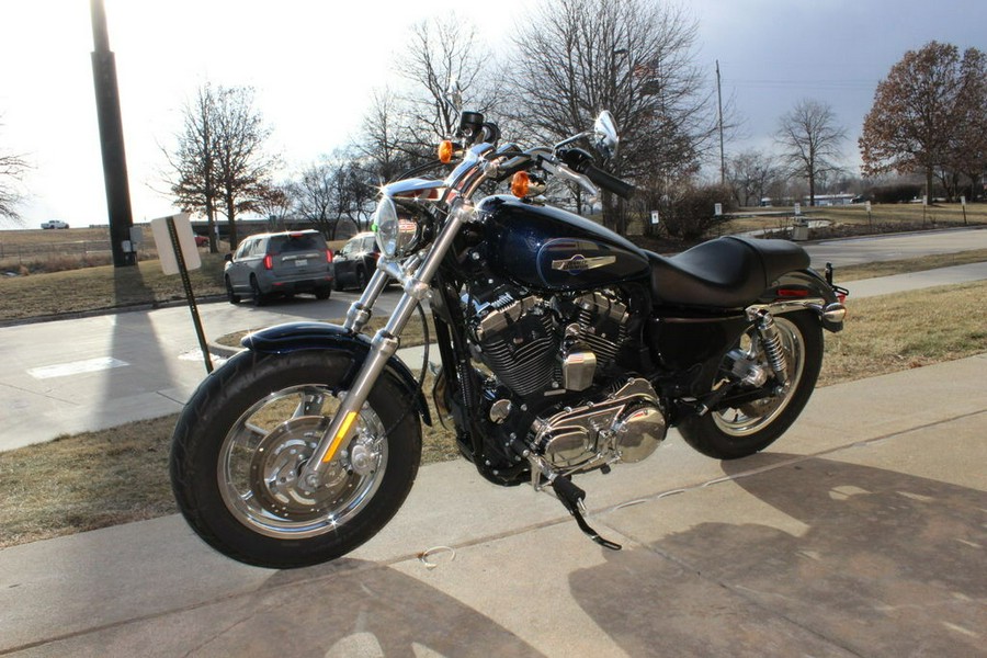 2013 Harley-Davidson® XL1200C - Sportster® 1200 Custom
