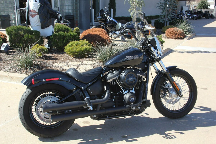 2019 Harley-Davidson Street Bob Vivid Black