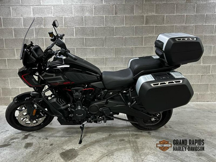 2025 Harley-Davidson® RA1250ST - Pan America® 1250 ST