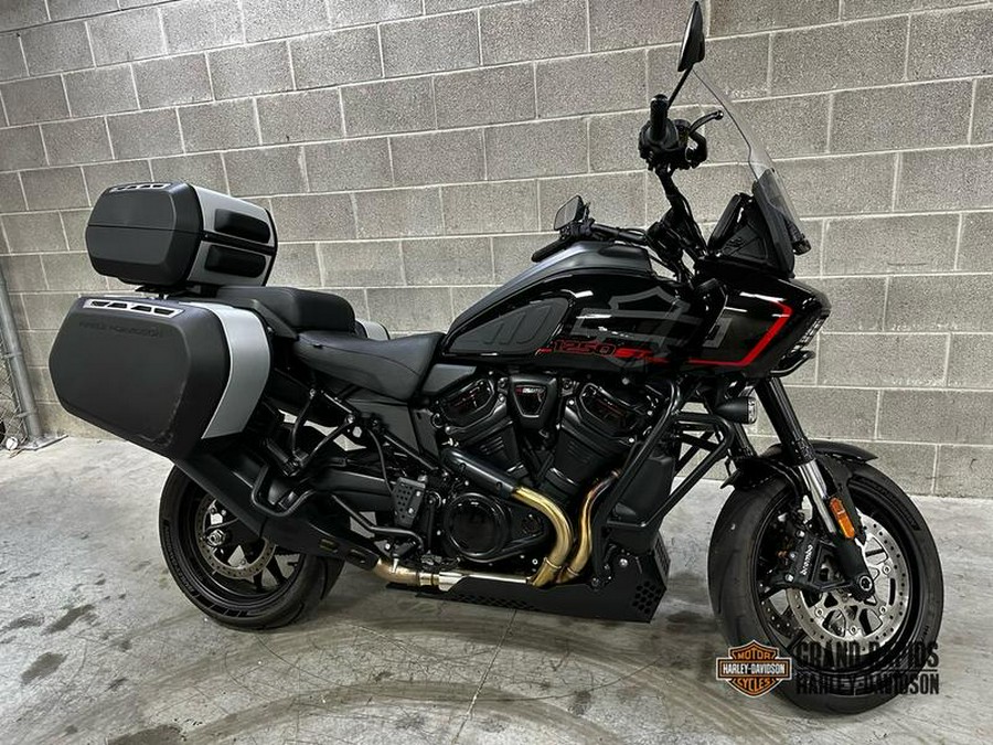 2025 Harley-Davidson® RA1250ST - Pan America® 1250 ST