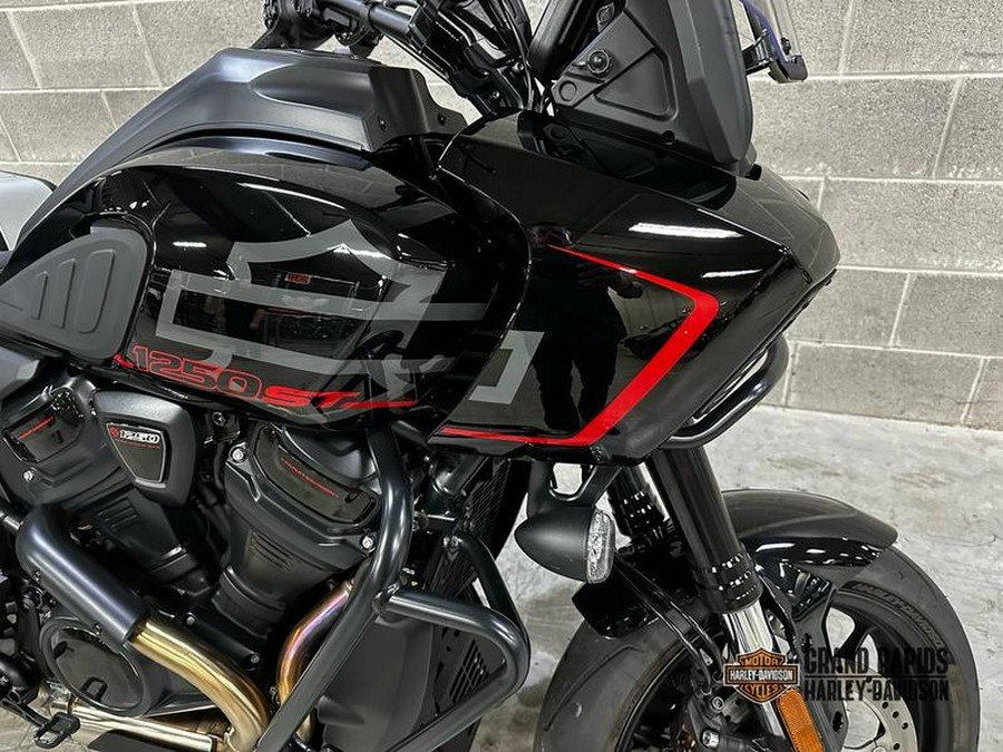 2025 Harley-Davidson® RA1250ST - Pan America® 1250 ST
