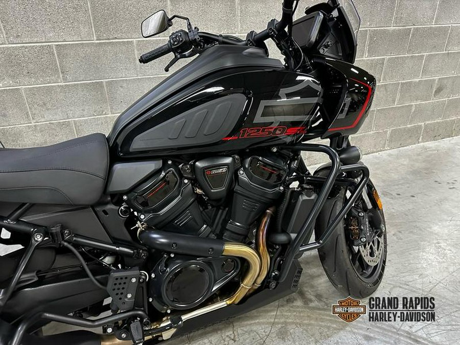 2025 Harley-Davidson® RA1250ST - Pan America® 1250 ST