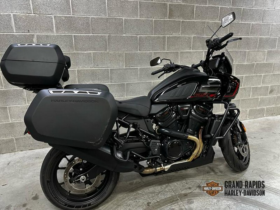 2025 Harley-Davidson® RA1250ST - Pan America® 1250 ST